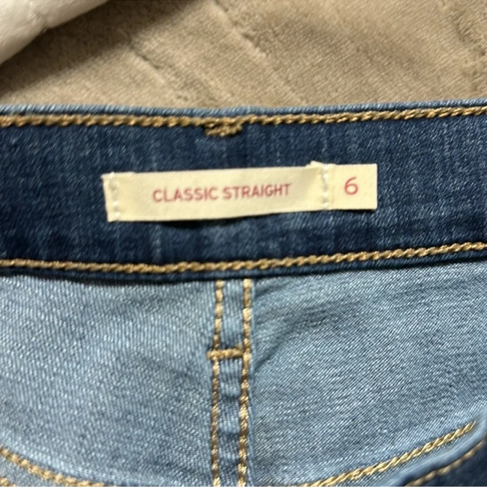 LEVI’S 6 Medium 28 x 30 Blue Wash Classic Straight Jeans